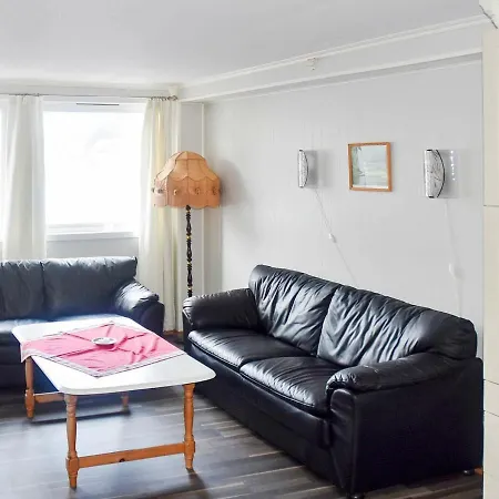 Apartment Three-bedroom Holiday In Titran Selje
