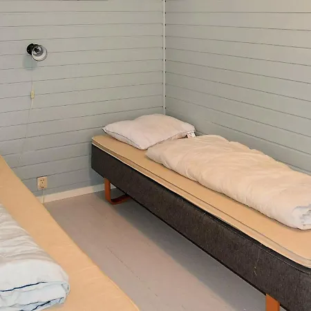 Three-bedroom Holiday In Titran